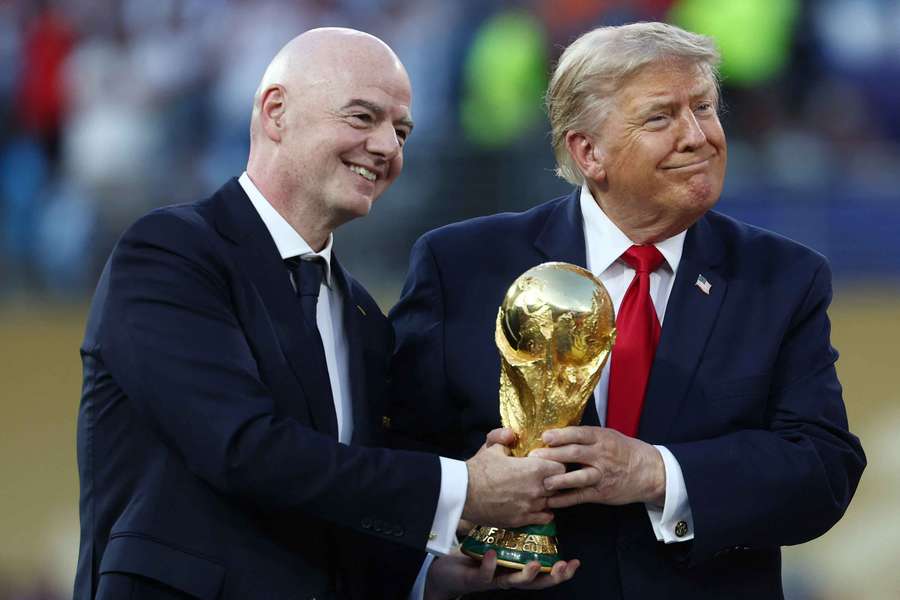 Infantino ao lado de Trump na final do Mundial Infantino ao lado de Trump na final do Mundial