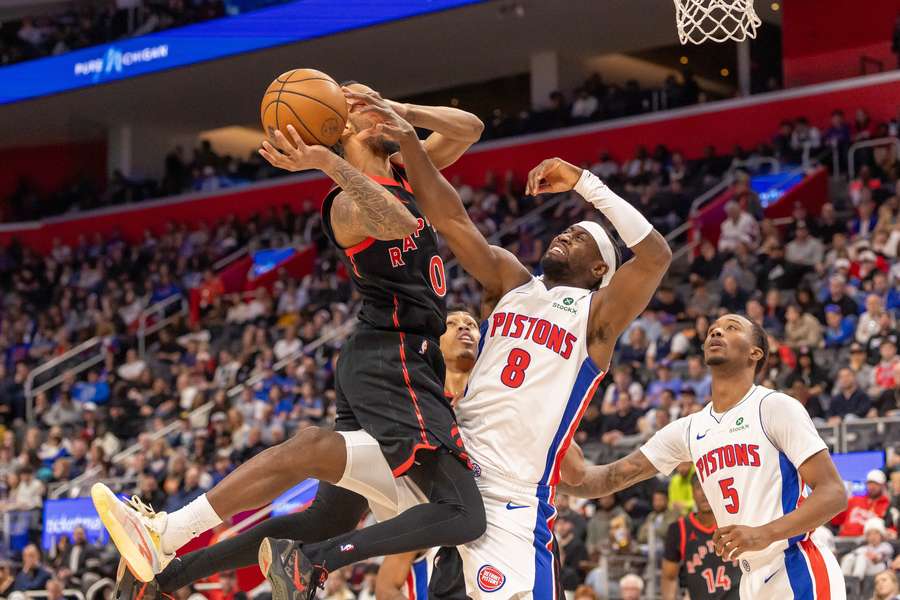 Detroit porazil v noci Toronto a může slavit divizní titul. Detroit porazil v noci Toronto a může slavit divizní titul.