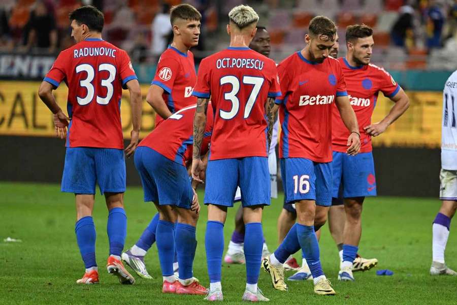 Mihai Lixandru (numărul 16) a fost operat de apendicită și va lipsi la meciul cu Go Ahead Eagles