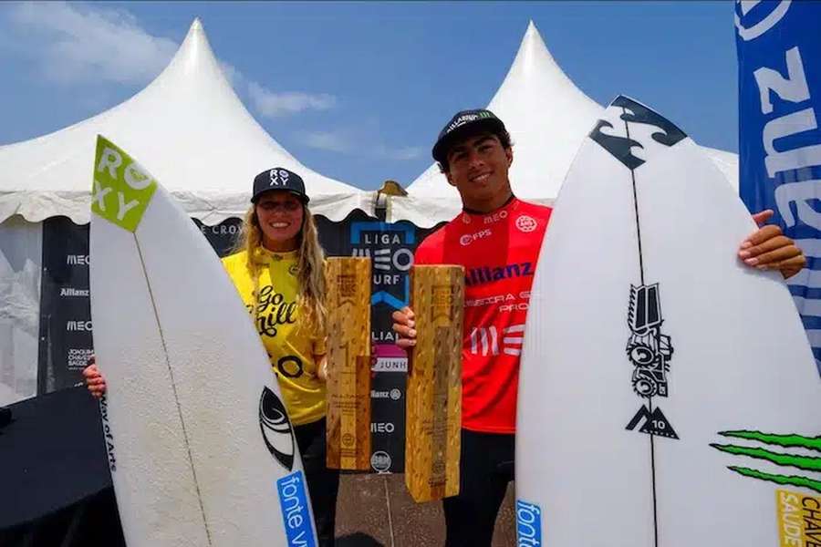 Francisca Veselko e Joaquim Chaves com os troféus conquistados nos Açores