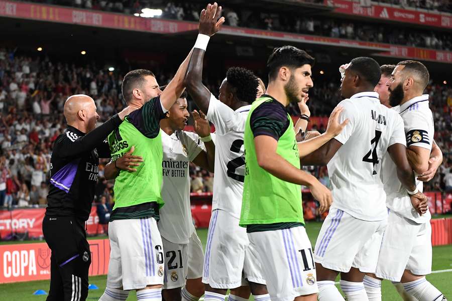 Le Real Madrid célébrant ses buts contre Osasuna