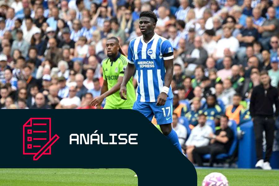 Carlos Baleba, do Brighton, durante o jogo da Premier League contra o Fulham, a 16 de agosto de 2025