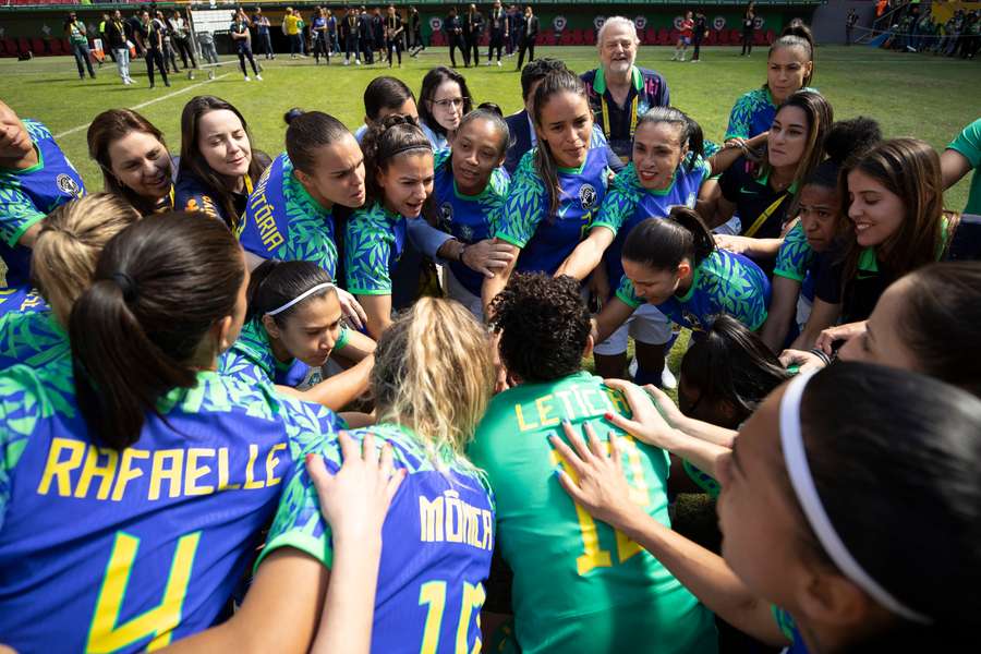 Seleção estreia na Copa em 24 de julho