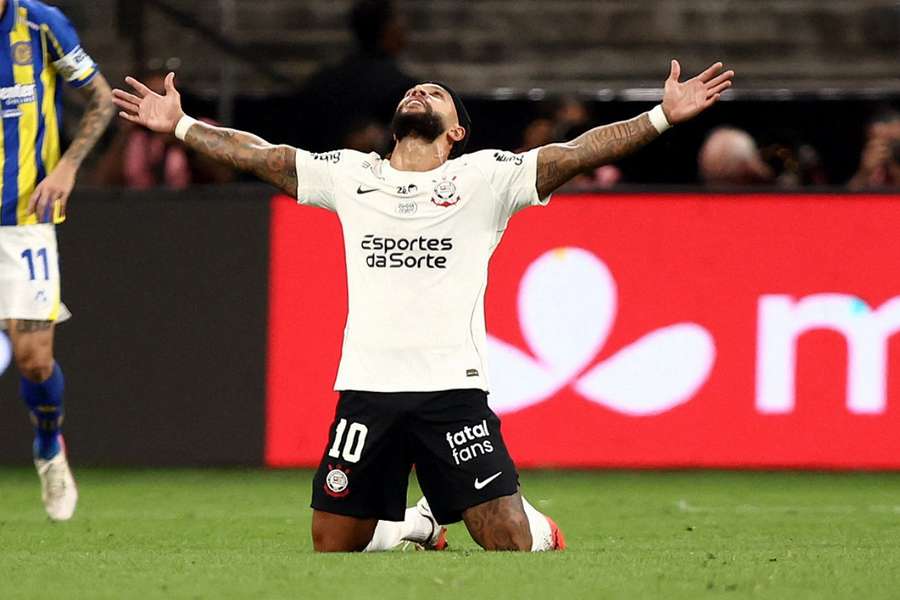 Memphis tem "brilho diferente", diz Diniz após vitória do Corinthians na Libertadores
