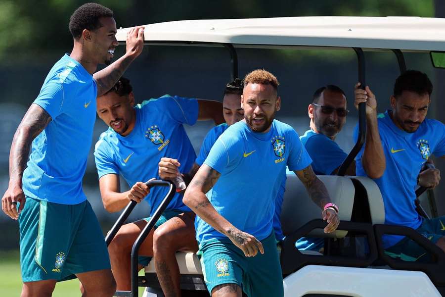 A resenha antes do treino da Seleção Brasileira A resenha antes do treino da Seleção Brasileira