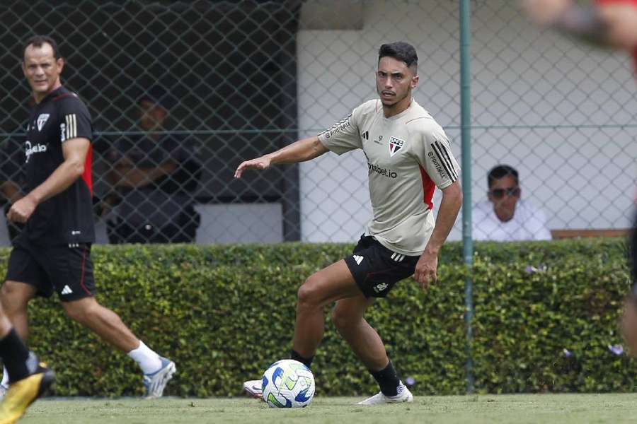 Raí Ramos é o mais novo contratado do São Paulo para a lateral-direita