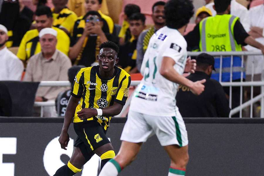 Roger Fernandes ao serviço do Al Ittihad