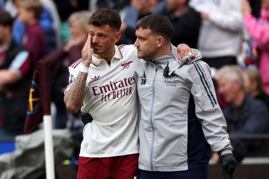 Ben White foi substituído no jogo do último domingo