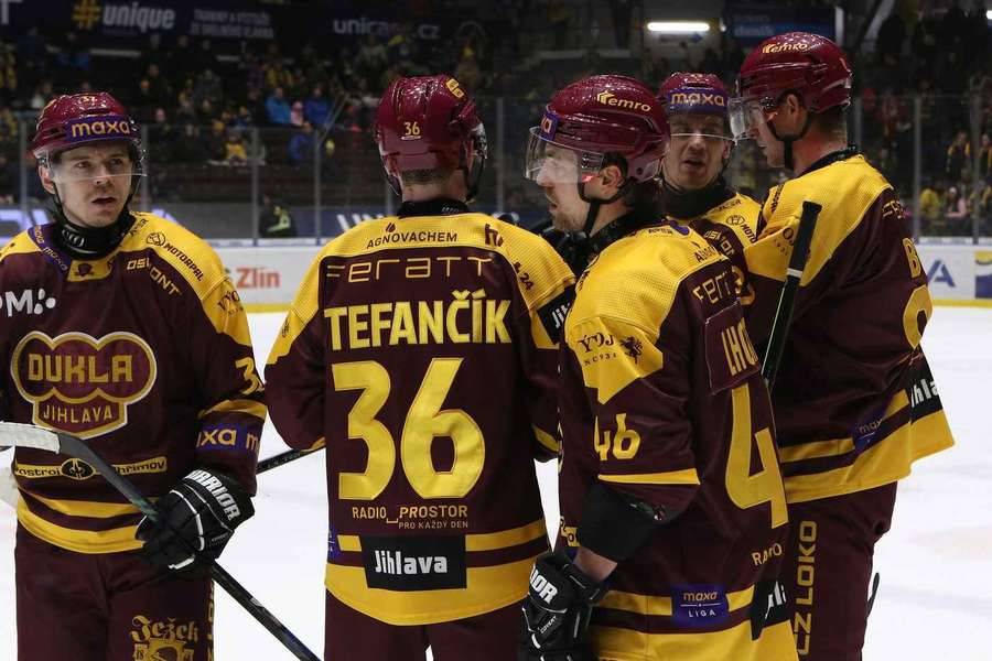 Jihlava v Maxa lize porazila Sokolov a je druhá, Vsetín čtyřmi góly smetl Tábor