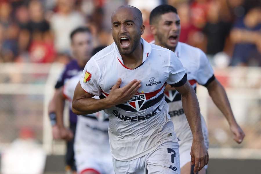 Lucas Moura celebra o gol da classificação do Tricolor Paulista 