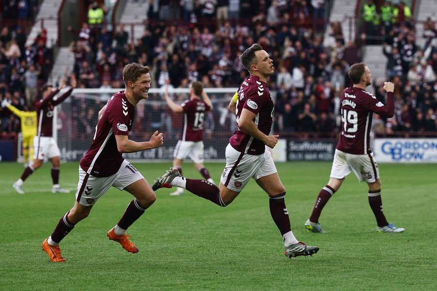 Scottish leaders Hearts fight back to beat Rangers