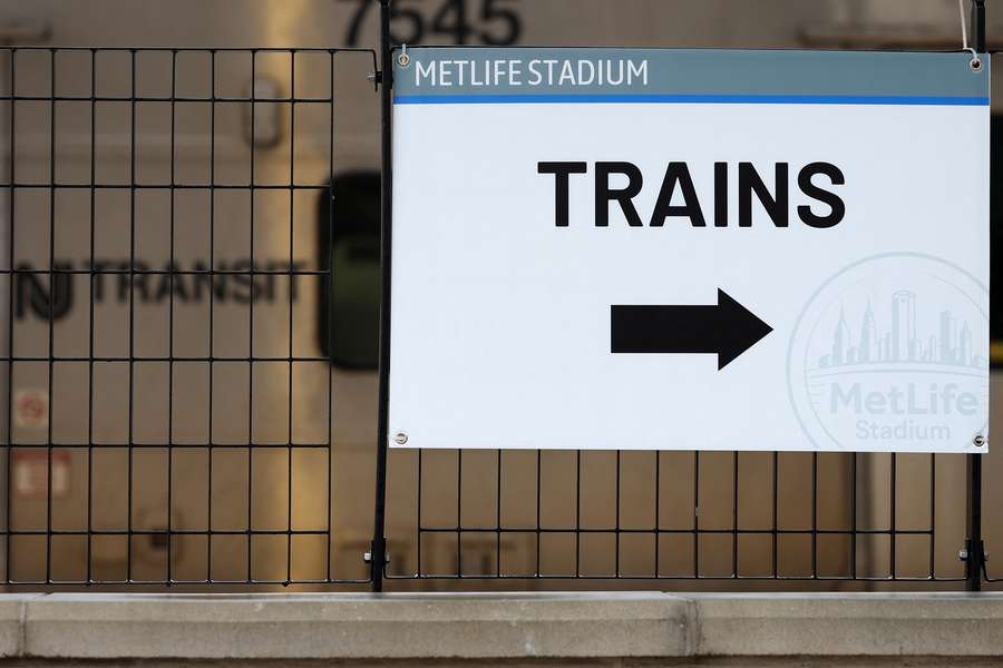 Trens que saem de Secaucus param na porta do MetLife Stadium