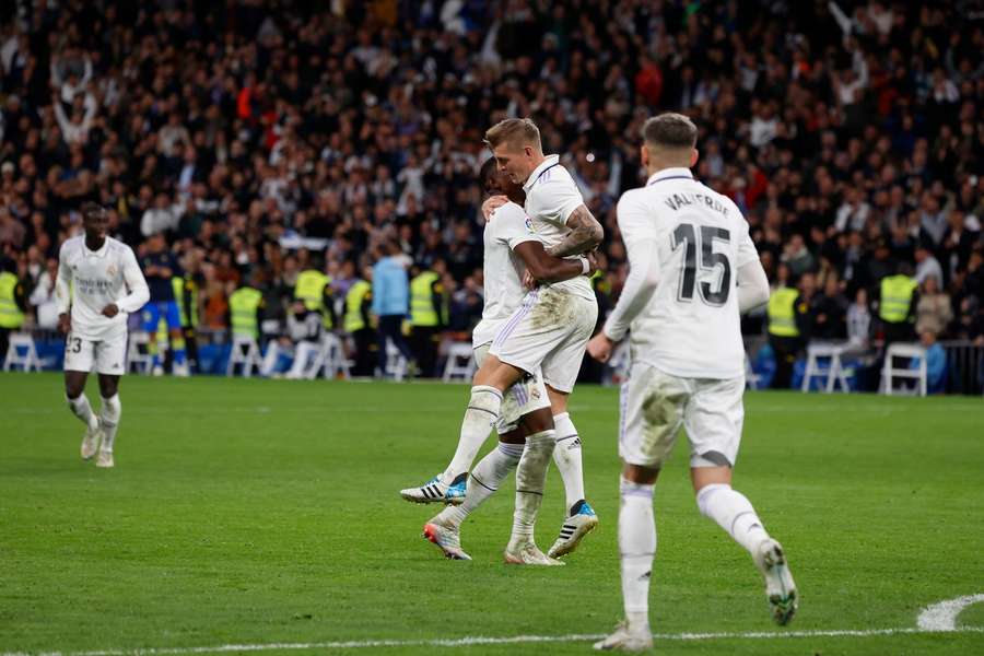 Le Real Madrid se fait peur face à Cadiz mais se relance avec un grand Kroos (2-1)
