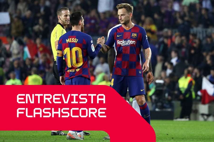 Ivan Rakitic ao lado de Lionel Messi no Barcelona