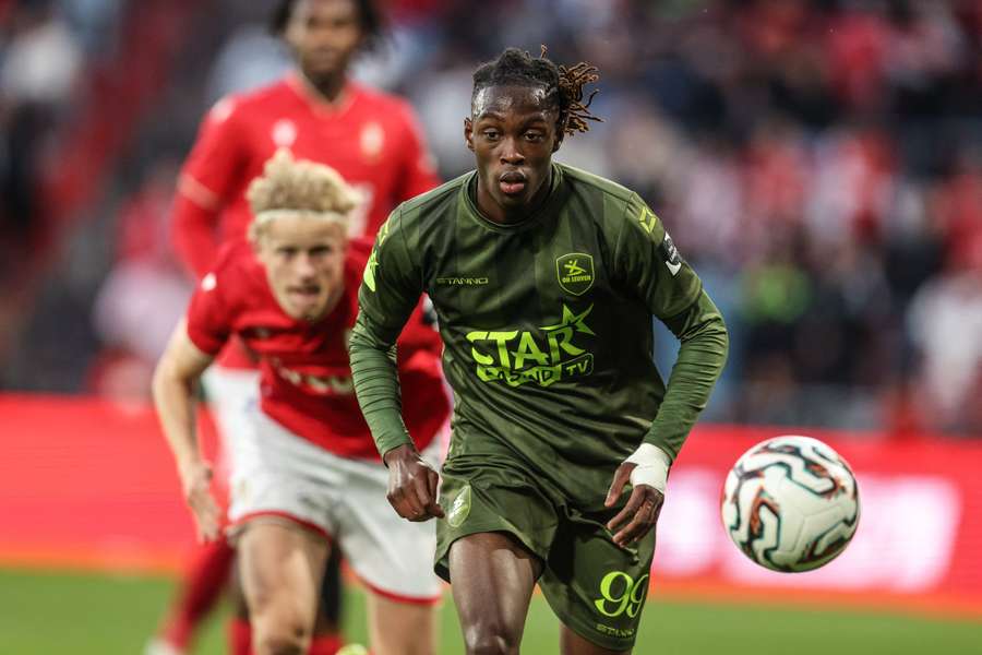 Davis Opoku em ação pelo OH Leuven Davis Opoku em ação pelo OH Leuven