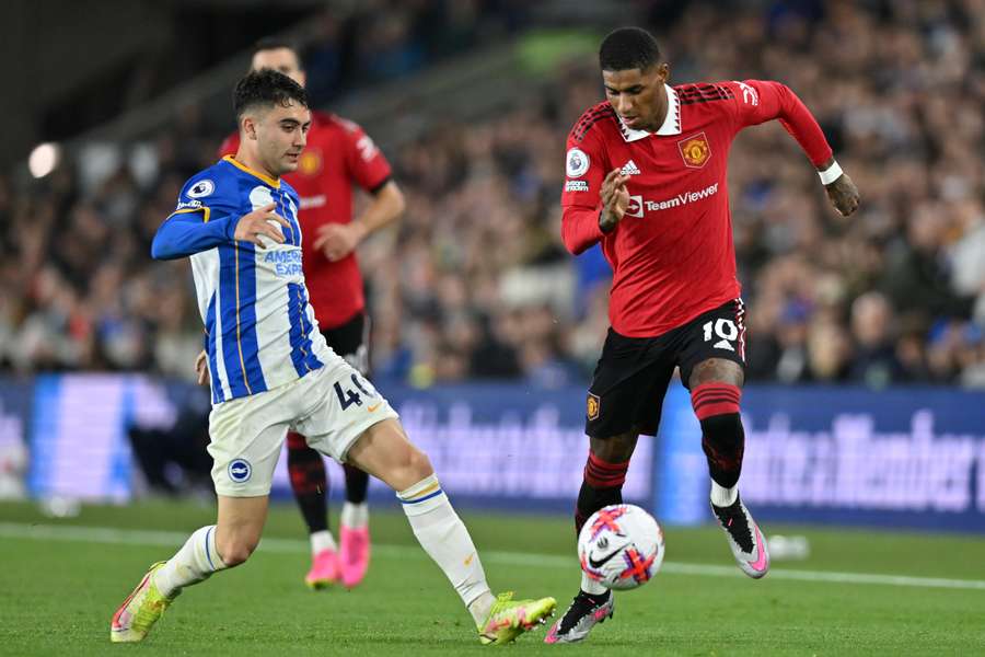 Marcus Rashford runs past Facundo Buonanotte