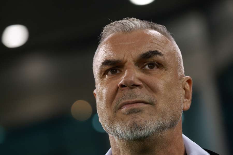 Cosmin Olăroiu, selecționerul Emiratelor Arabe Unite Cosmin Olăroiu, selecționerul Emiratelor Arabe Unite