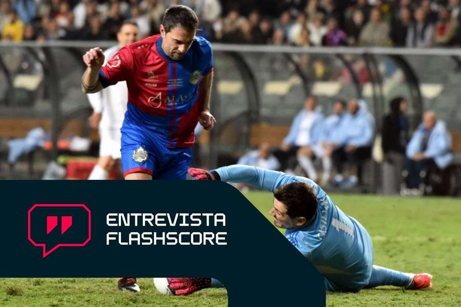 Jofre Mateu, ante Iker Casillas en un partido de veteranos Jofre Mateu, ante Iker Casillas en un partido de veteranos