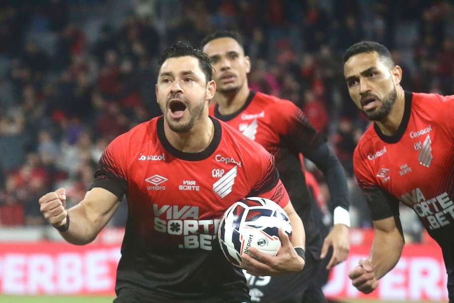 Giuliano iniciou a virada do Athletico-PR contra o Remo Giuliano iniciou a virada do Athletico-PR contra o Remo