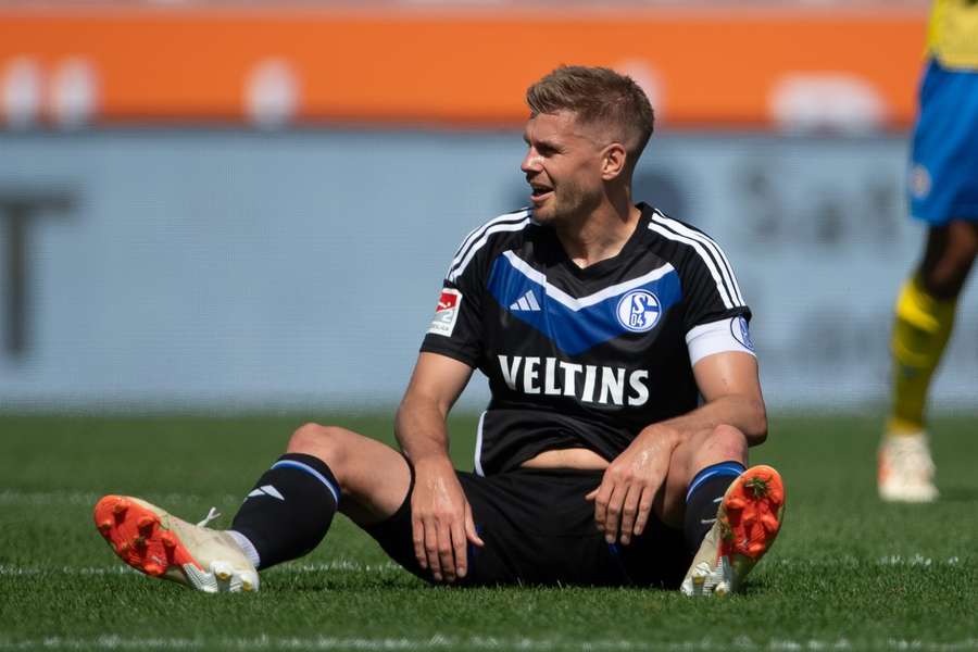 Schalke-Kapitän Simon Terodde musste die nächste Niederlage erleben.