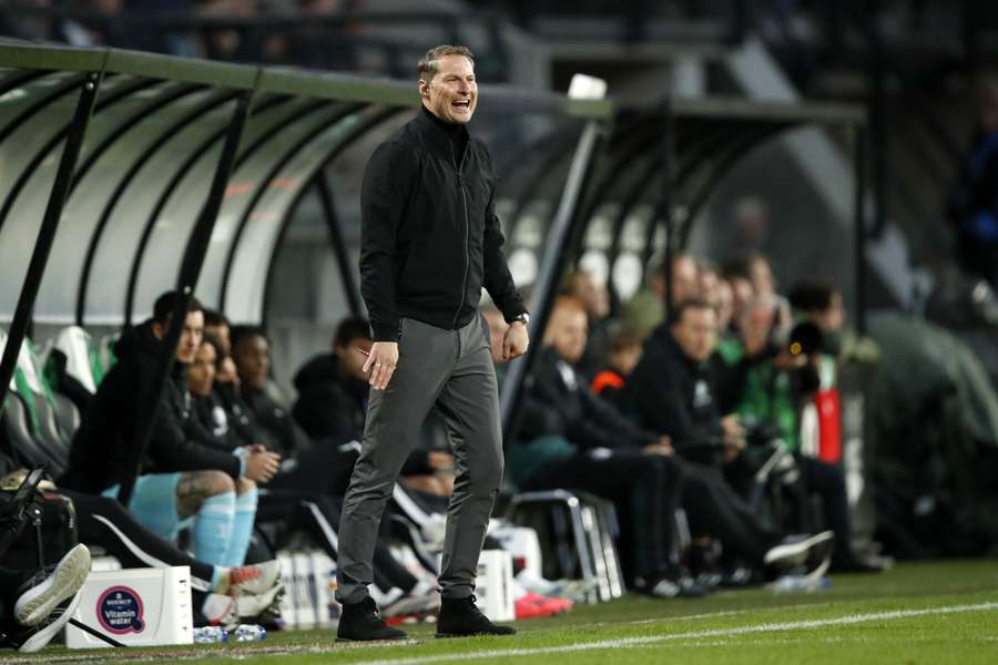 Coach Priske vindt dat Feyenoord meer uit de kansen moet halen