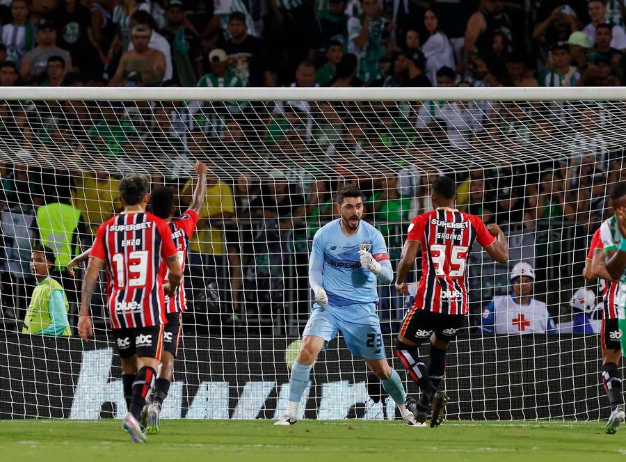 Rafael pegou pênalti em Atlético Nacional 0x0 São Paulo Rafael pegou pênalti em Atlético Nacional 0x0 São Paulo