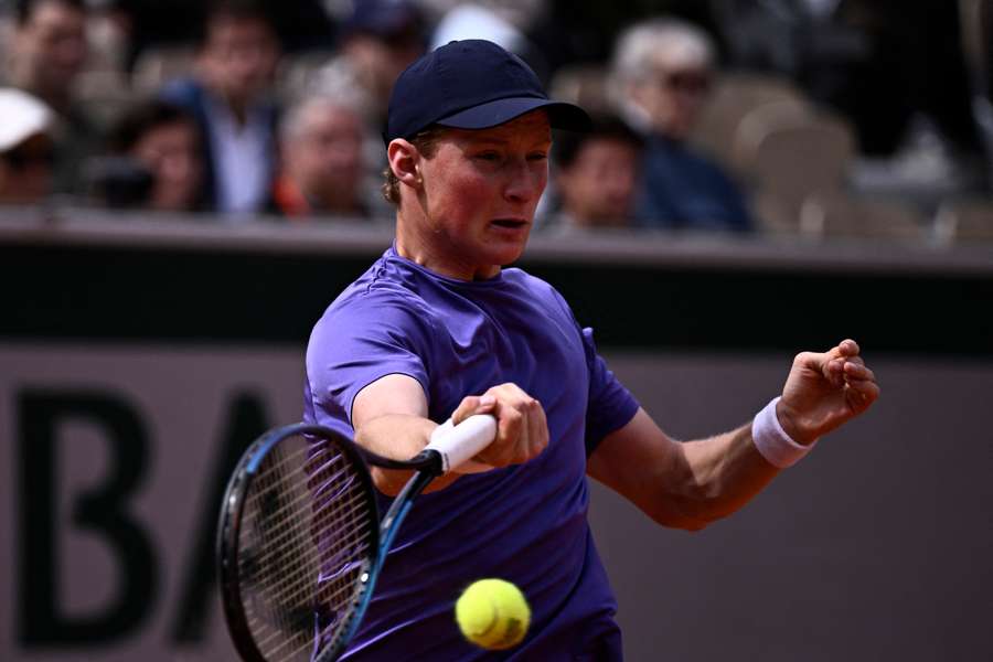 Elmer Moller crashed out of the Wimbledon tournament in the first round