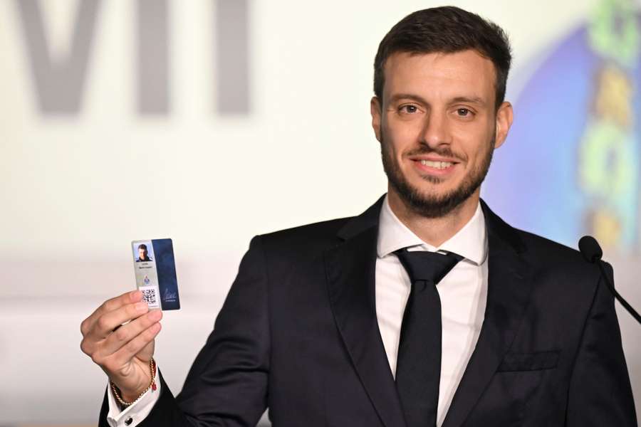 Martín Anselmi foi apresentado esta segunda-feira no FC Porto