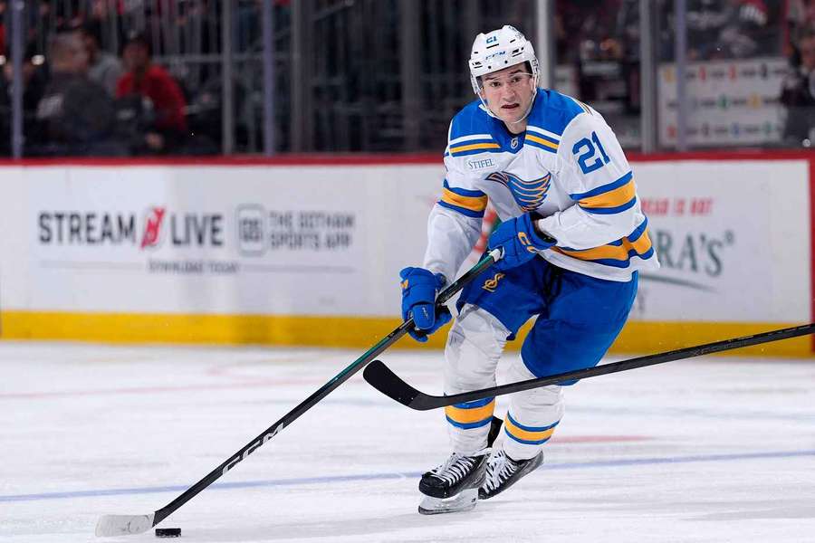 Snuggerud vypadol zo zostavy Blues.