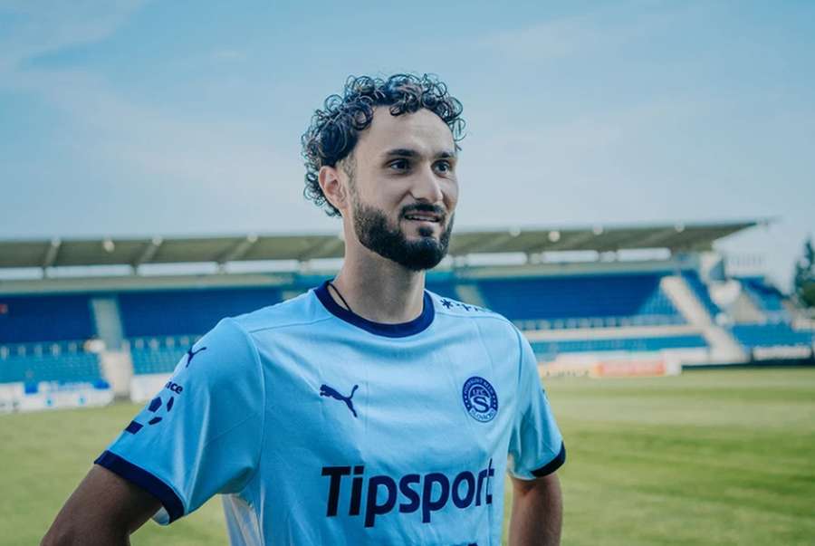 Útočník Jannis Niarchos posílí Slovácko. Útočník Jannis Niarchos posílí Slovácko.