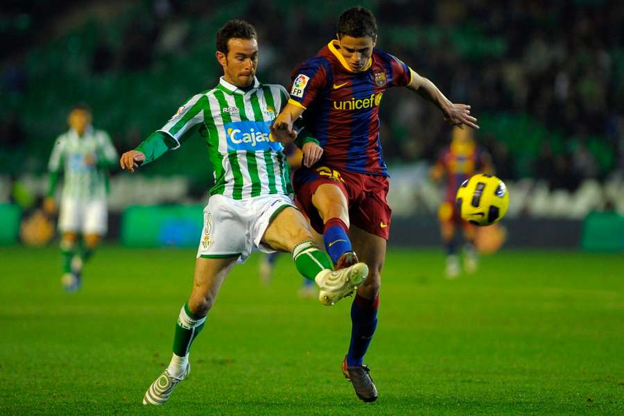 Fernando Vega, ante Ibrahim Afellay, en un Betis-Barça Fernando Vega, ante Ibrahim Afellay, en un Betis-Barça