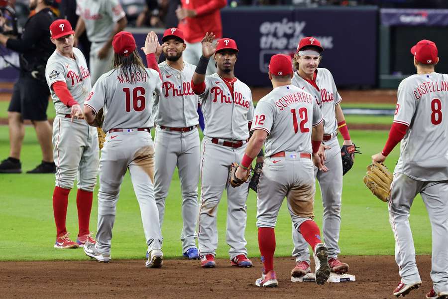 Phillies nemen leiding in World Series na spectaculaire comeback