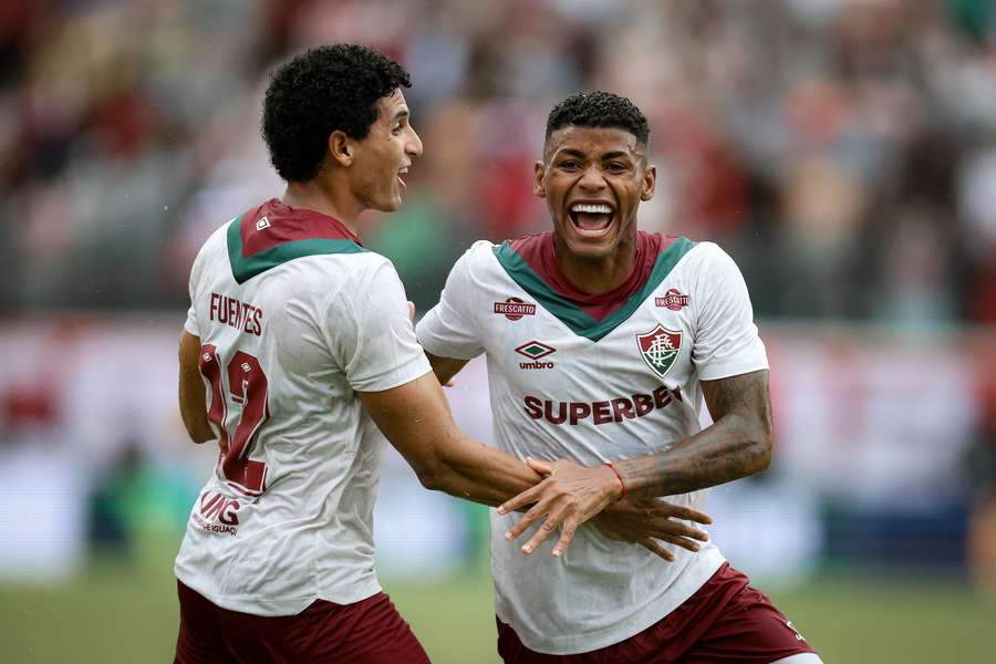 Hércules fez um belo gol em Vitória 0x1 Fluminense Hércules fez um belo gol em Vitória 0x1 Fluminense