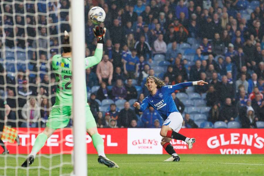 Fábio Silva foi titular no Rangers