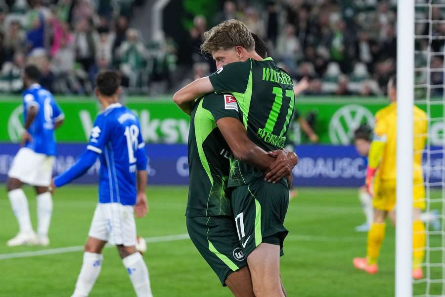 Die Wölfe belohnen sich mit einem Kantersieg. Die Wölfe belohnen sich mit einem Kantersieg.