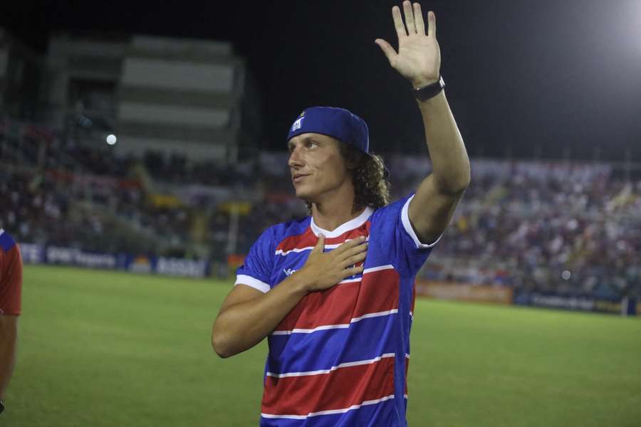 David Luiz é recepcionado pela torcida do Fortaleza David Luiz é recepcionado pela torcida do Fortaleza