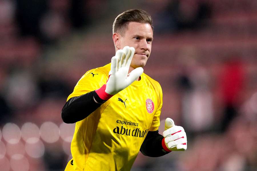 Ter Stegen saluda al público en un calentamiento Ter Stegen saluda al público en un calentamiento
