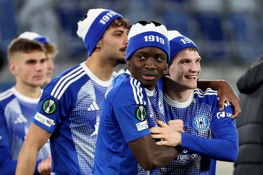 Hráči Sigmy oslavují postup do osmifinále Konferenční ligy.