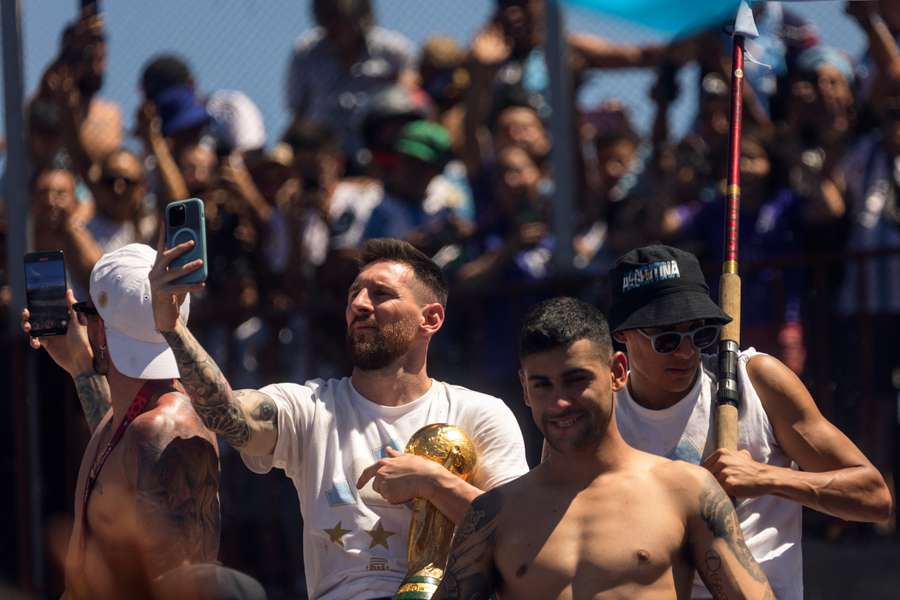 Leo Messi batte un record social: la foto con la Coppa raggiunge 68 milioni di like