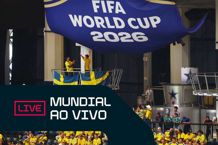 Adeptos da Suécia no jogo contra o Japão