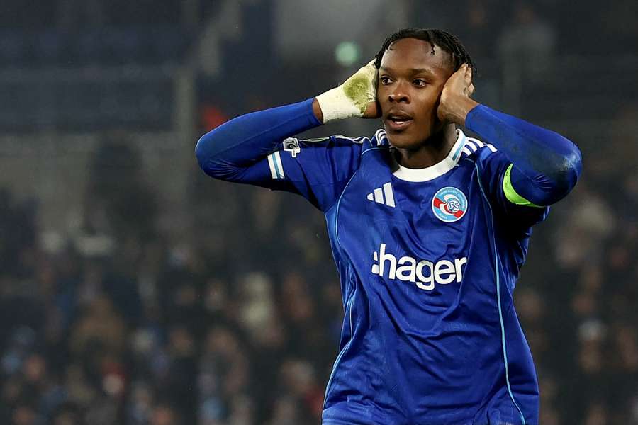 Le capitaine de Strasbourg Emanuel Emegha suspendu un match