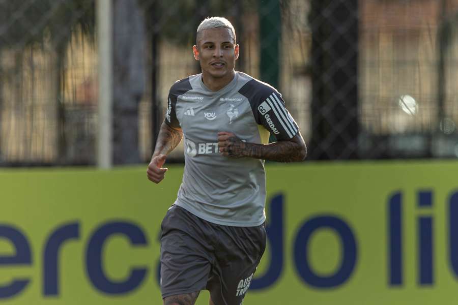 Guilherme Arana, um dos alas de Milito