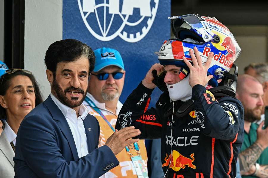 FIA-Präsident Ben Sulayem (l.) und F1-Weltmeister Max Verstappen (r.)