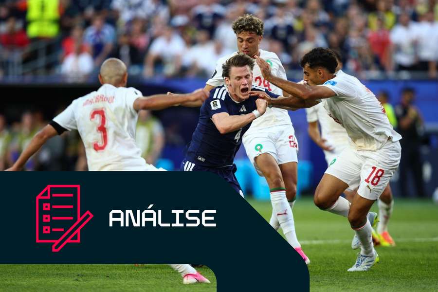 Scott McTominay, da Escócia, cai após disputa com El Aynaoui, de Marrocos
