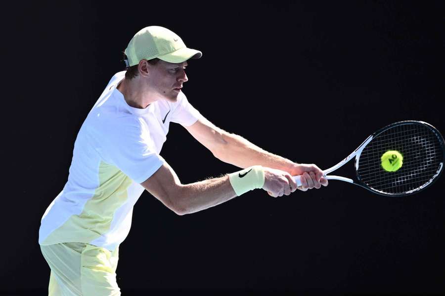 Broniący tytułu Jannik Sinner awansował do drugiej rundy wielkoszlemowego Australian Open