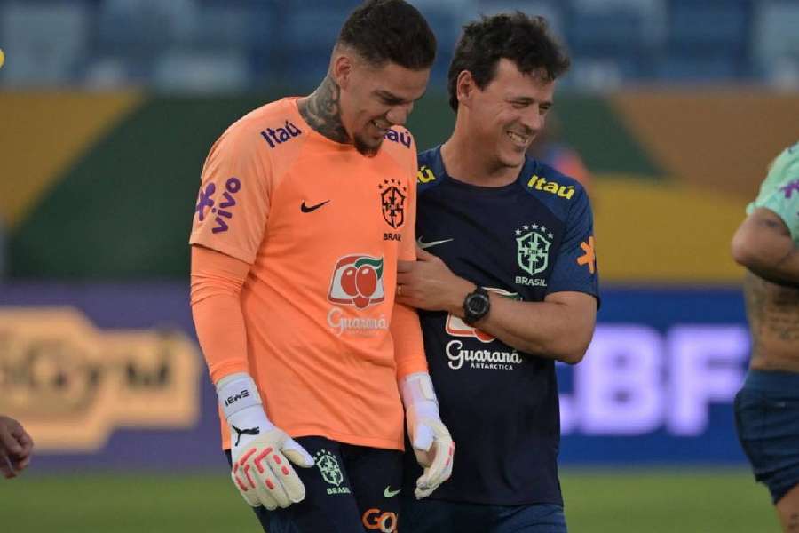 Ederson e Diniz durante treino da Seleção Brasileira