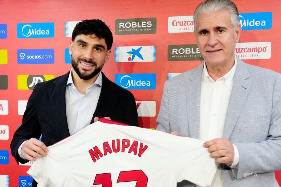 Neal Maupay y Antonio Cordón