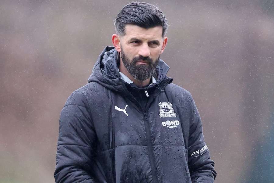 Miron Muslic é o treinador do Plymouth