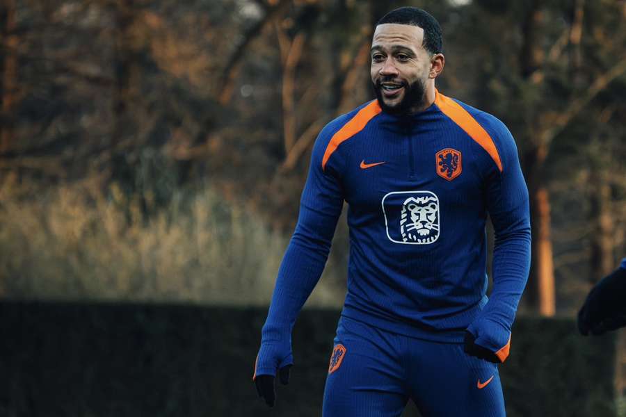 Depay se apresentou à seleção após a final do Paulistão