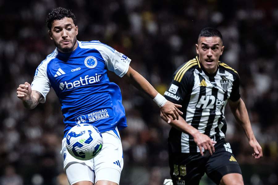Cruzeiro e Atlético-MG fazem clássico mineiro por uma vaga na semi